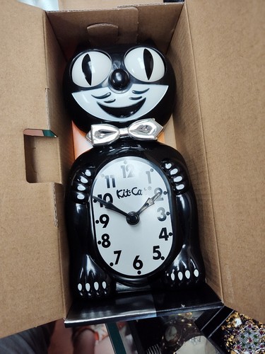 Black tuxedo kit kat - black,